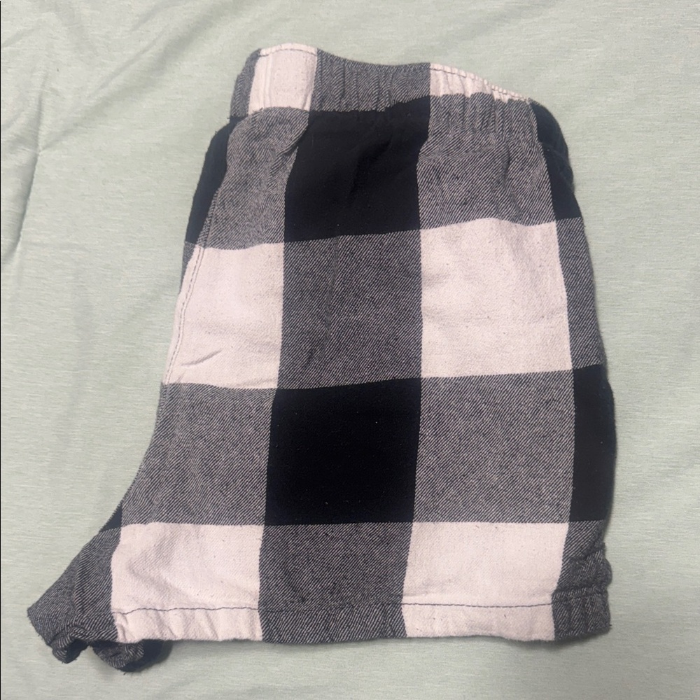 Old Navy Black and White Checkered High Waist Shorts - Picture 3 of 3